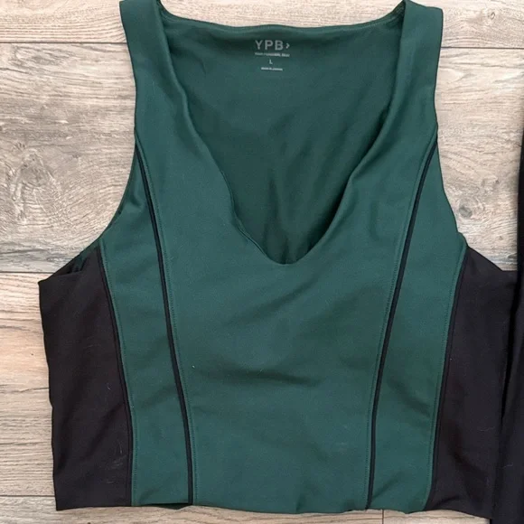 Women’s Two-Piece Green & Black Active Leggings Set - Picture 2 of 3